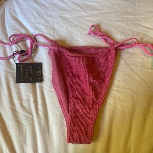 Super cute bikini bottoms ! Medium